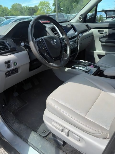 Additional photo of vehicle.