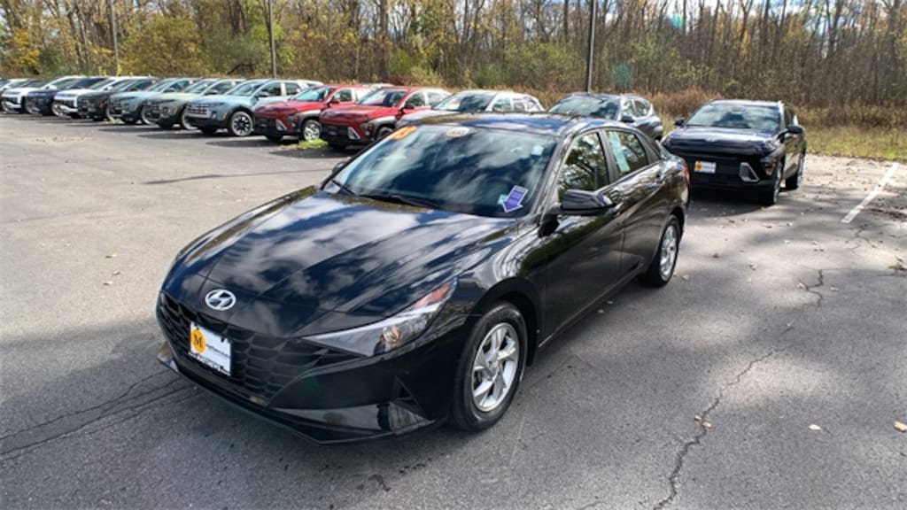 Used 2023 Hyundai Elantra SE Sedan