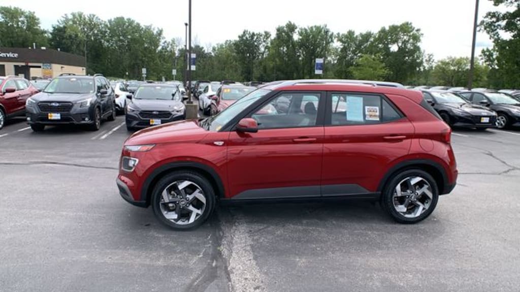 Used 2024 Hyundai Venue SEL SUV