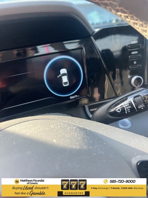 2022 Hyundai Elantra SEL Convenience photo 2