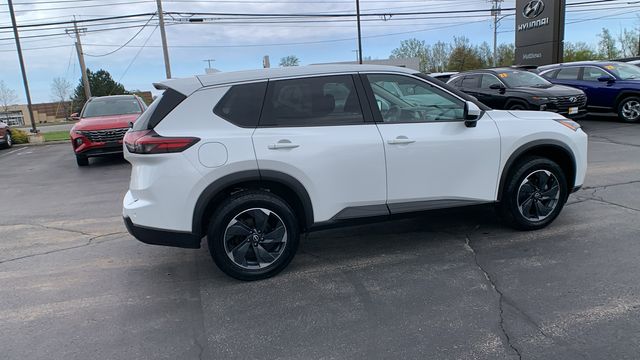 2024 Nissan Rogue SV - Photo 6