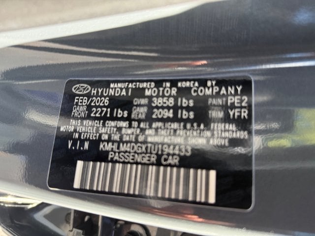 Additional photo of vehicle.