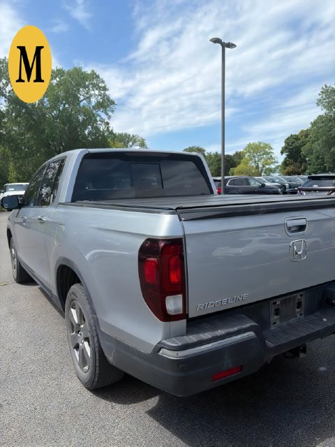 Additional photo of vehicle.