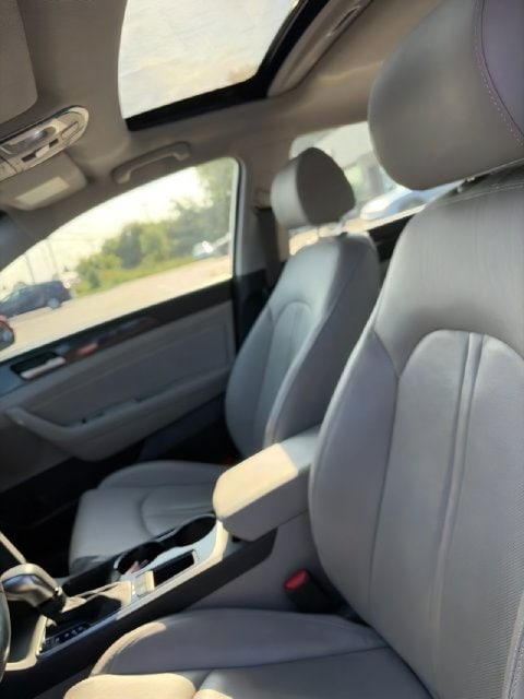 Additional photo of vehicle.