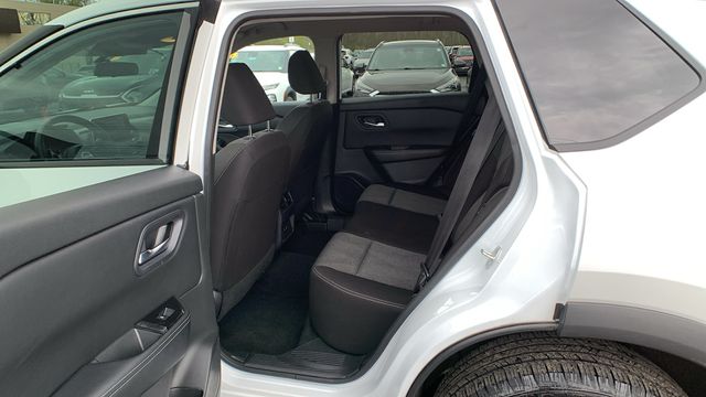 2024 Nissan Rogue SV - Photo 16