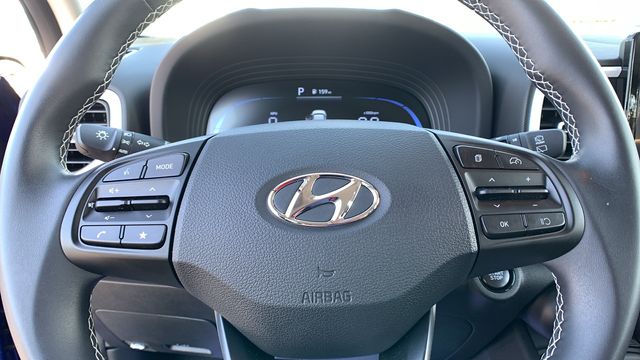 2023 Hyundai Venue Limited - Photo 16