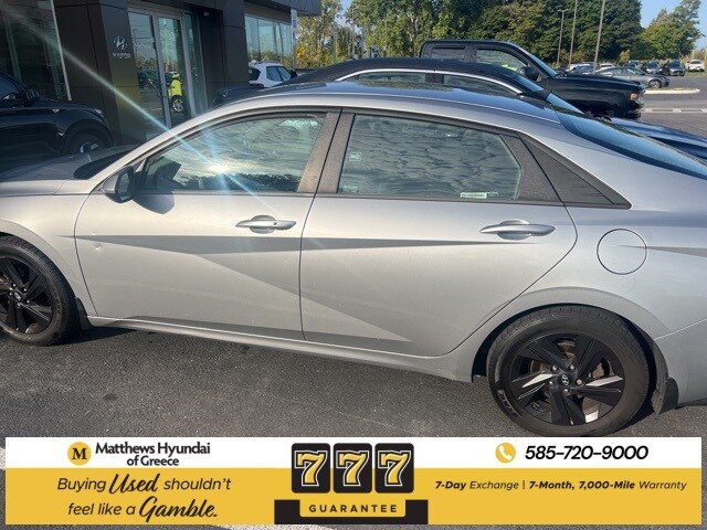 2022 Hyundai Elantra SEL Convenience photo 3