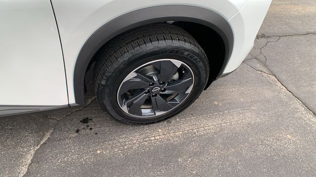 2024 Nissan Rogue SV - Photo 27