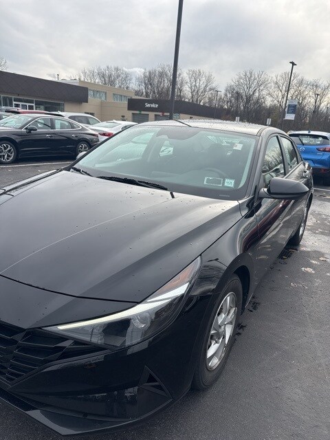 2023 Hyundai Elantra SE photo 3