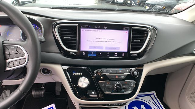 2023 Chrysler Pacifica Touring L - Photo 13