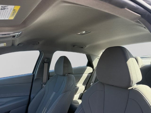 Additional photo of vehicle.