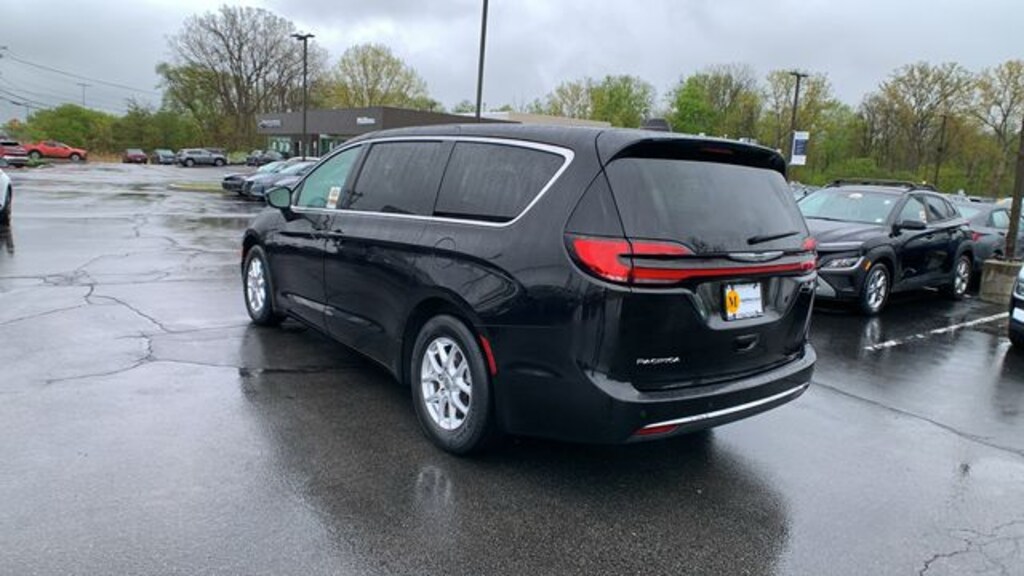 Used 2023 Chrysler Pacifica Touring L Van Passenger Van