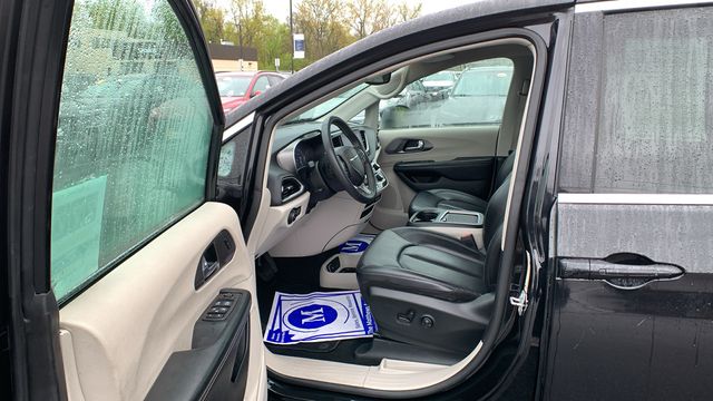2023 Chrysler Pacifica Touring L - Photo 9