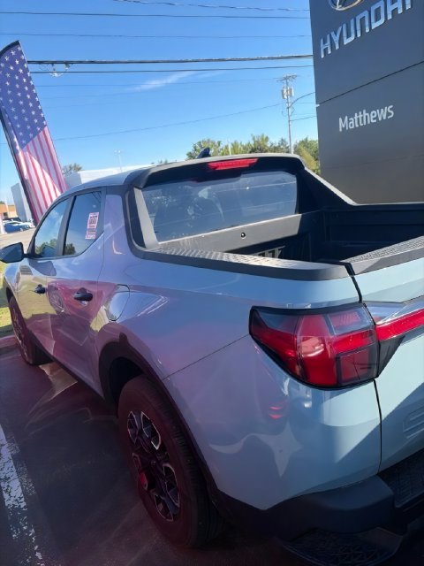 Additional photo of vehicle.