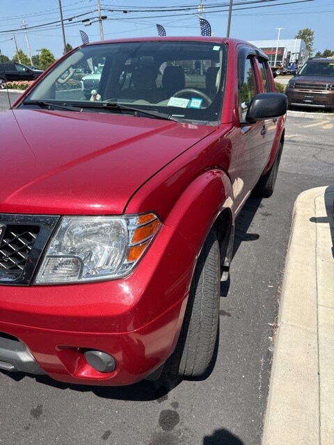 2012 Nissan Frontier SV Crew Cab photo 2