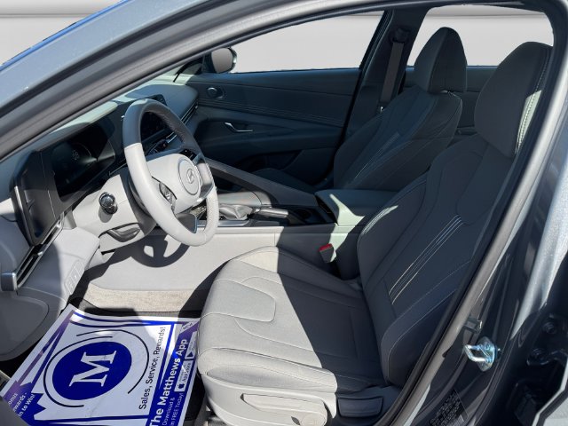 Additional photo of vehicle.