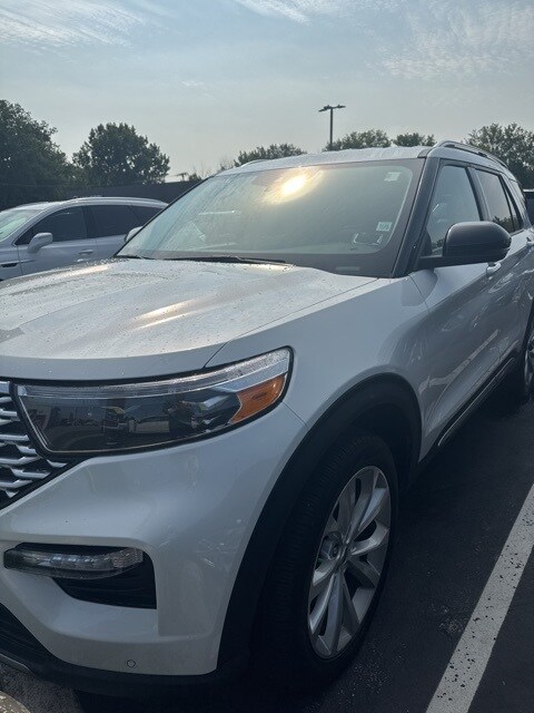 2022 Ford Explorer Platinum photo 2