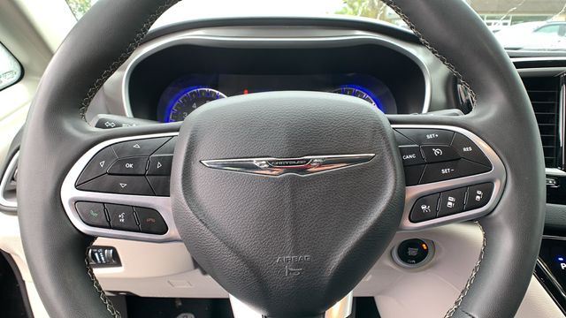 2023 Chrysler Pacifica Touring L - Photo 16