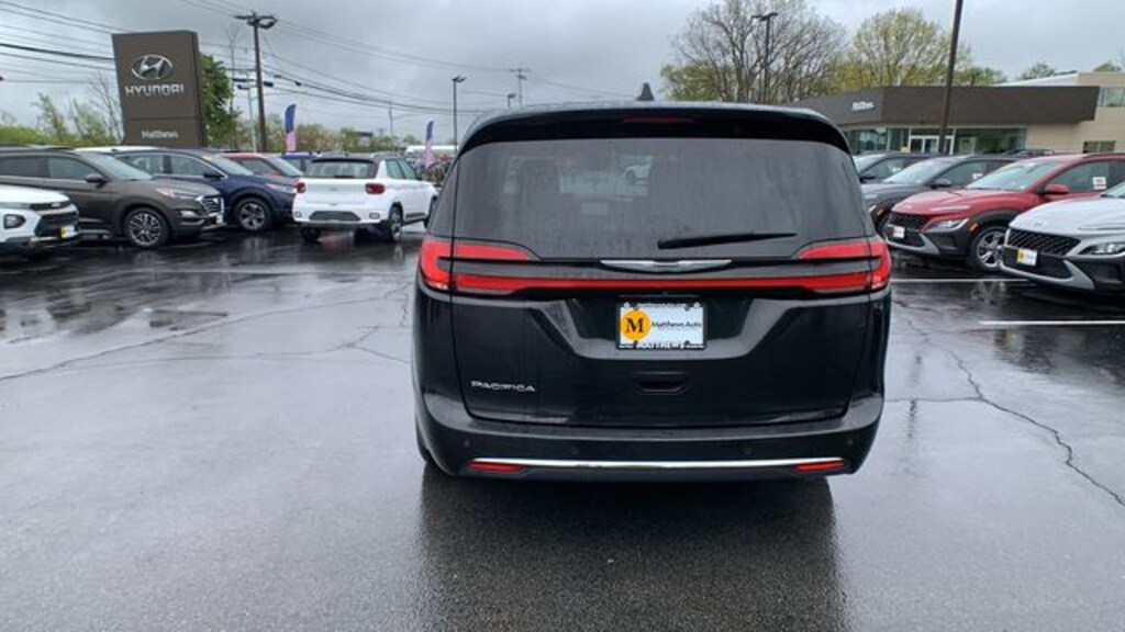 Used 2023 Chrysler Pacifica Touring L Van Passenger Van