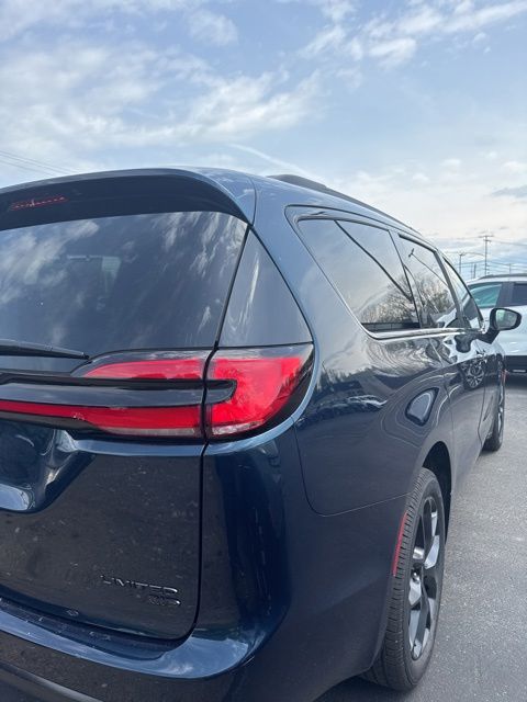 2023 Chrysler Pacifica Limited - Photo 9