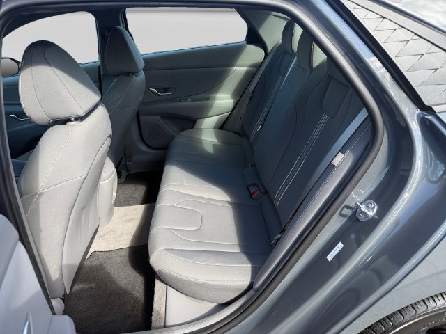 Additional photo of vehicle.