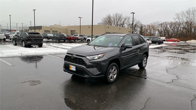 2023 Toyota RAV4 XLE's photo