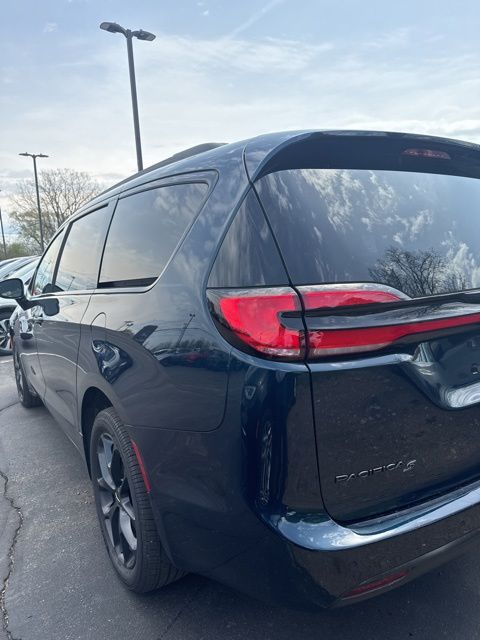 2023 Chrysler Pacifica Limited - Photo 11