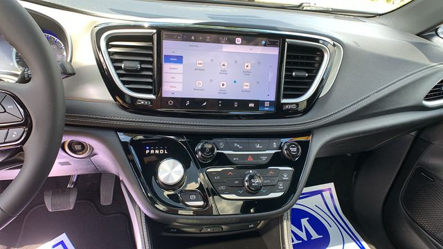 2023 Chrysler Pacifica Limited - Photo 13