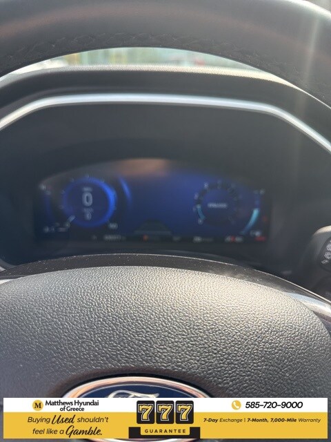 2022 Ford Escape Titanium photo 2