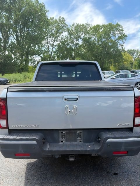 Additional photo of vehicle.