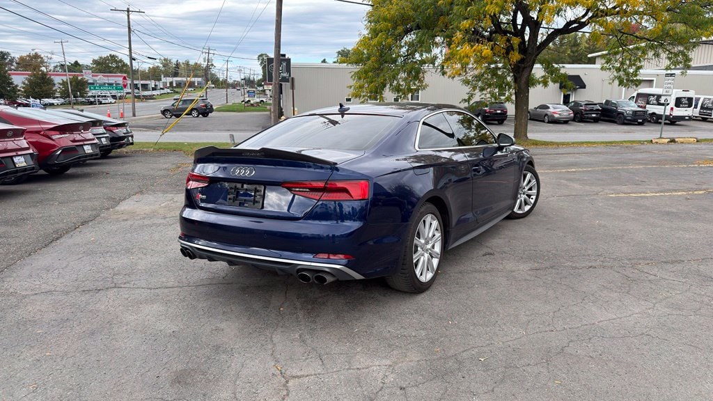 Additional photo of vehicle.