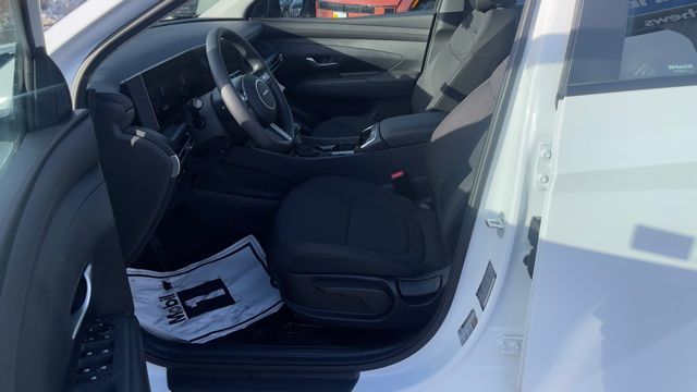 2025 Hyundai Tucson SE - Photo 25