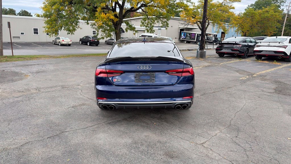 Additional photo of vehicle.