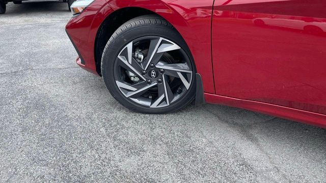 2025 Hyundai Elantra SEL - Photo 6