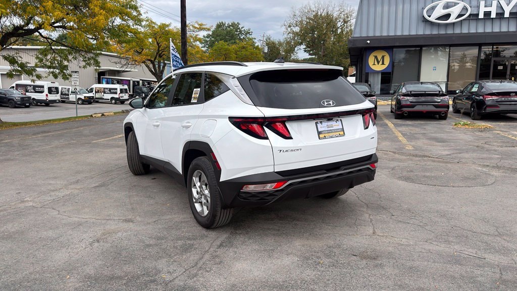 Additional photo of vehicle.