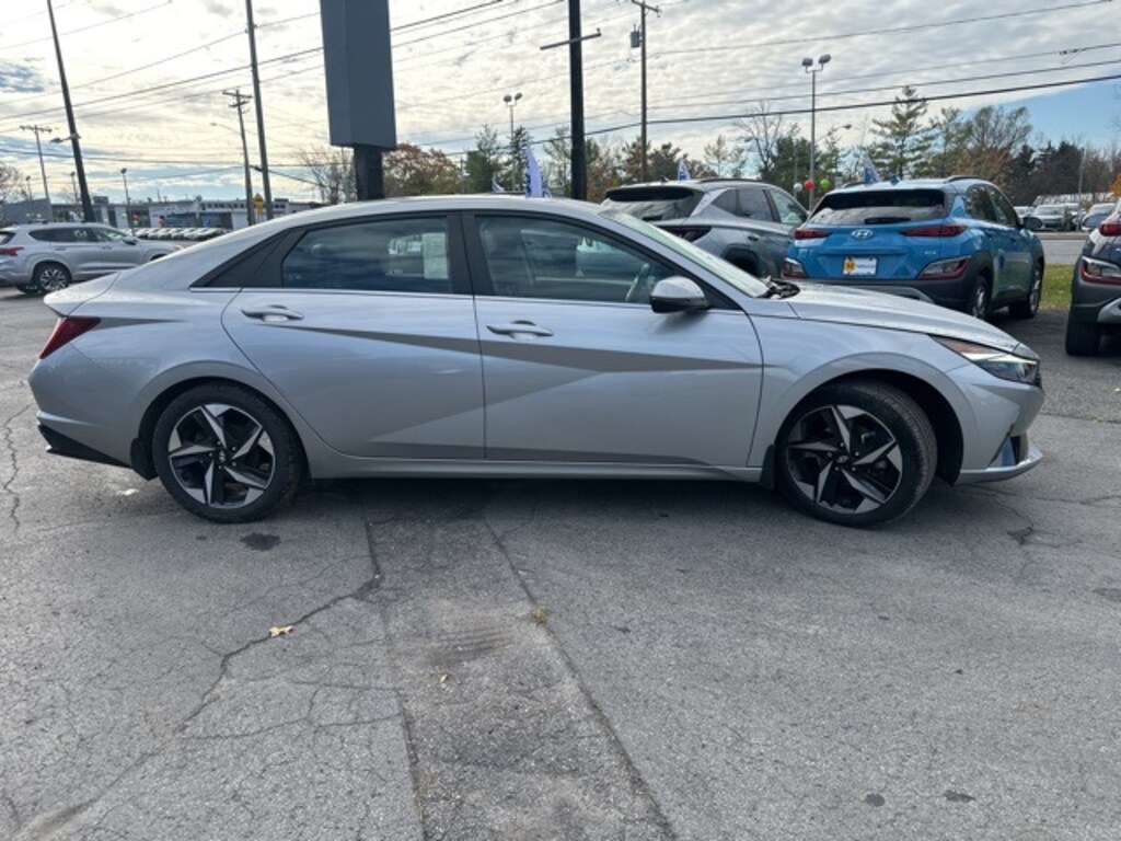 Certified 2022 Hyundai Elantra Limited Sedan