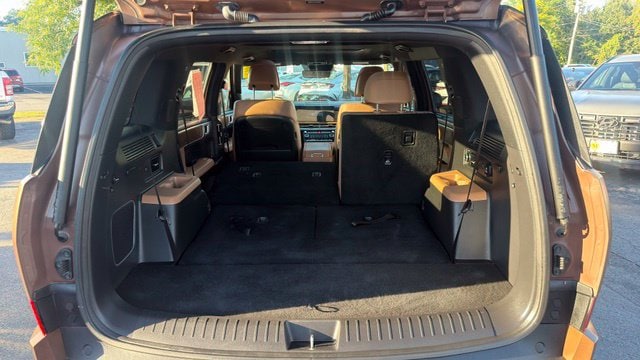 Additional photo of vehicle.