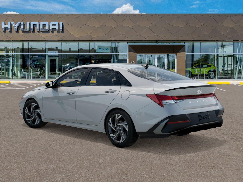 2025 Hyundai Elantra SEL Sport photo 3
