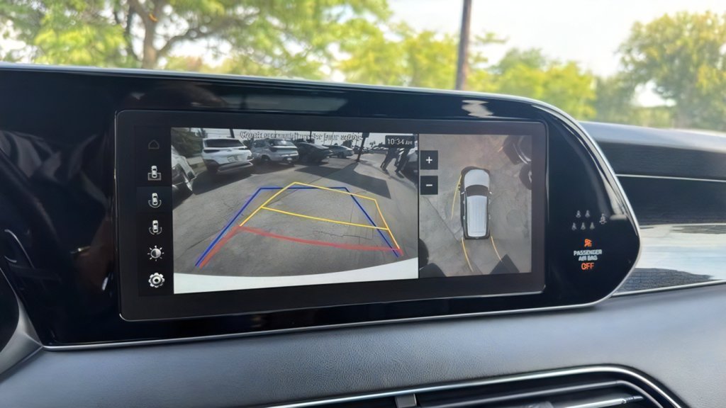 Additional photo of vehicle.