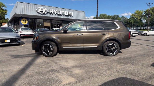 Used 2025 Kia Telluride S SUV