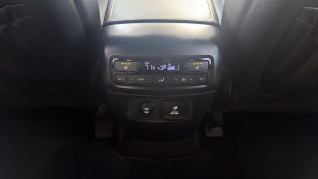 Additional photo of vehicle.