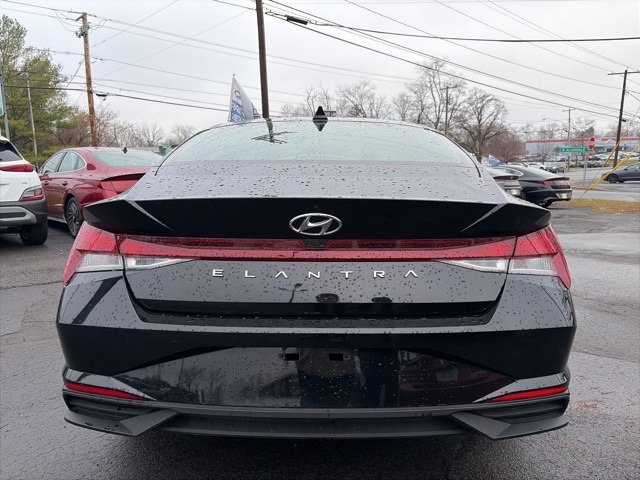 2023 Hyundai Elantra SEL Convenience photo 4