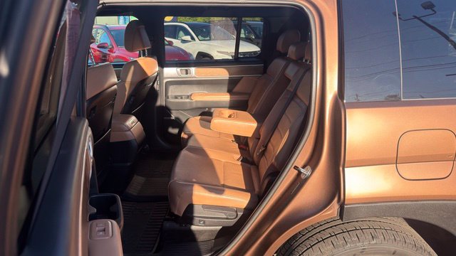 Additional photo of vehicle.