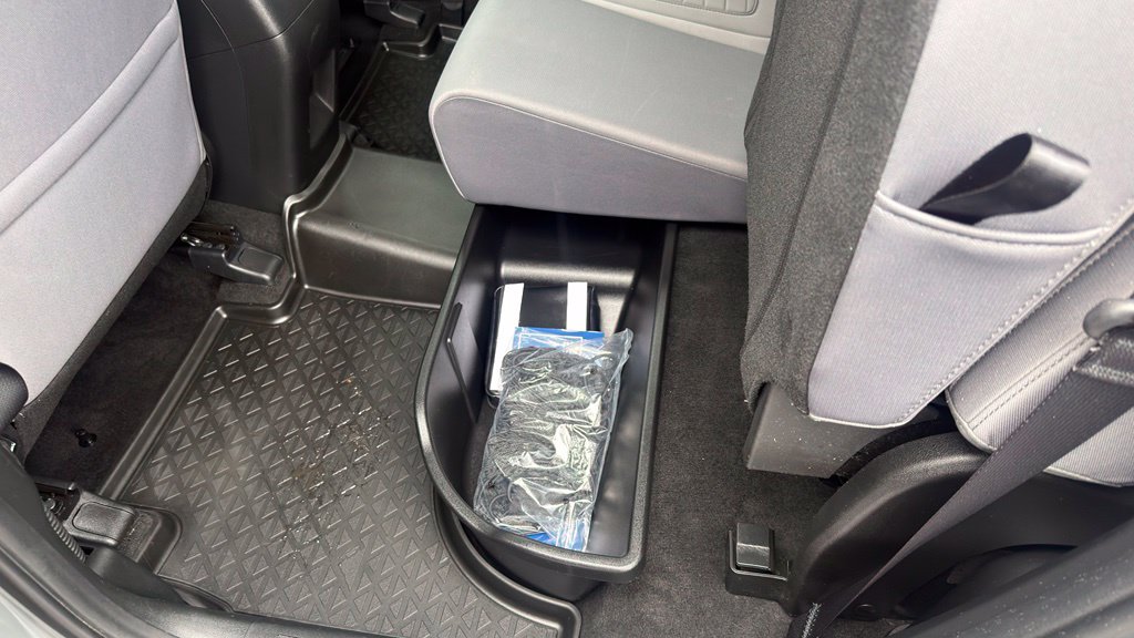 Additional photo of vehicle.