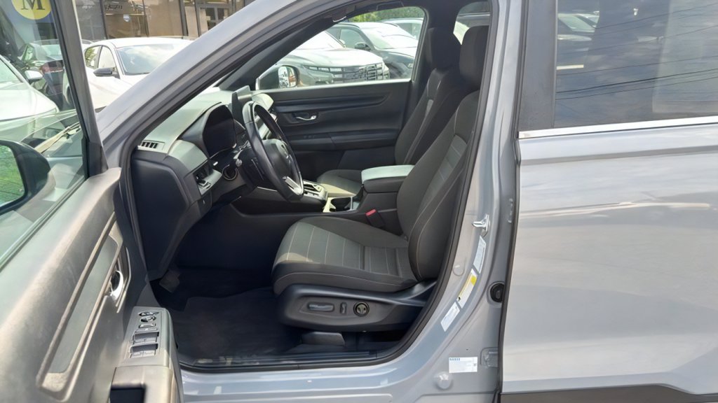 Additional photo of vehicle.