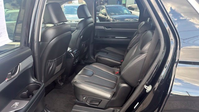 Additional photo of vehicle.