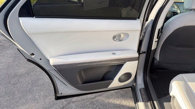 Additional photo of vehicle.
