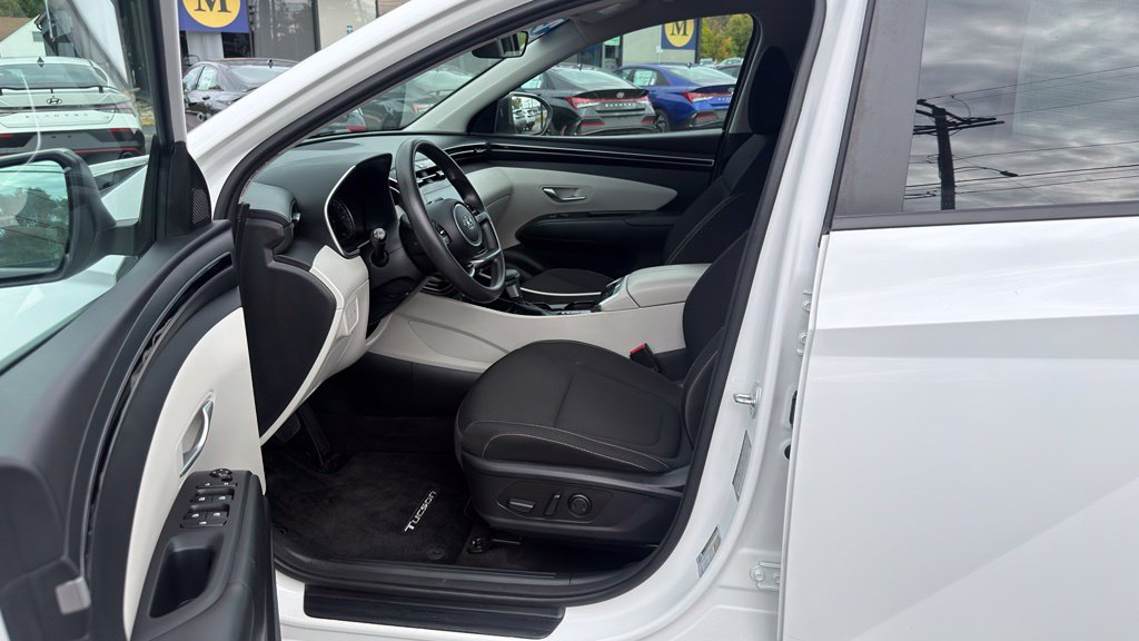 Additional photo of vehicle.