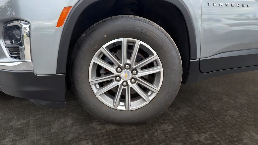 Additional photo of vehicle.