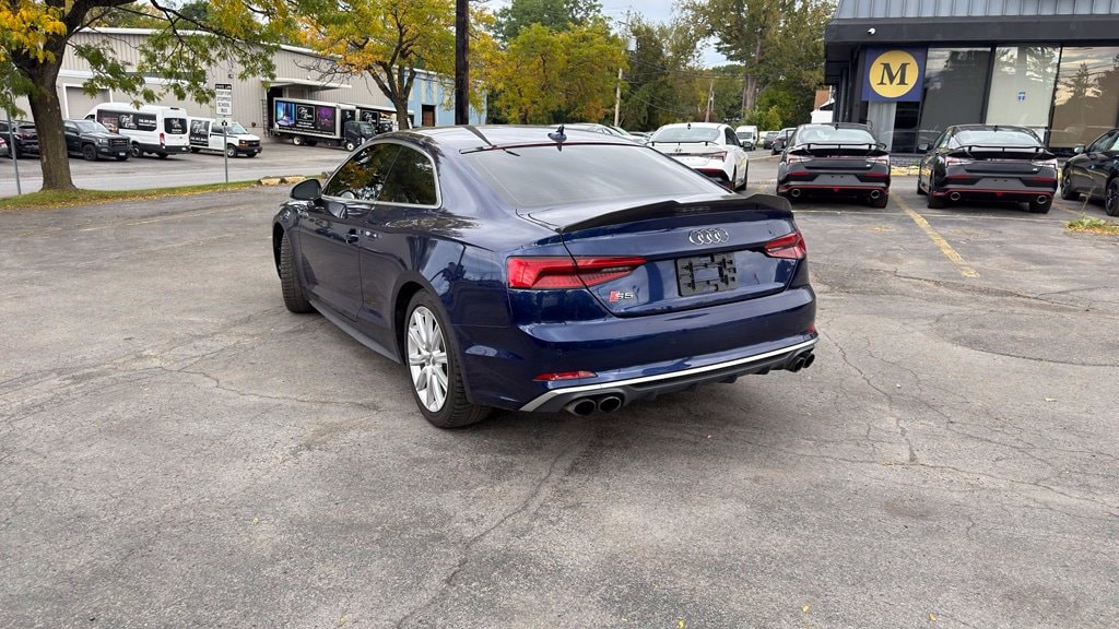 Additional photo of vehicle.
